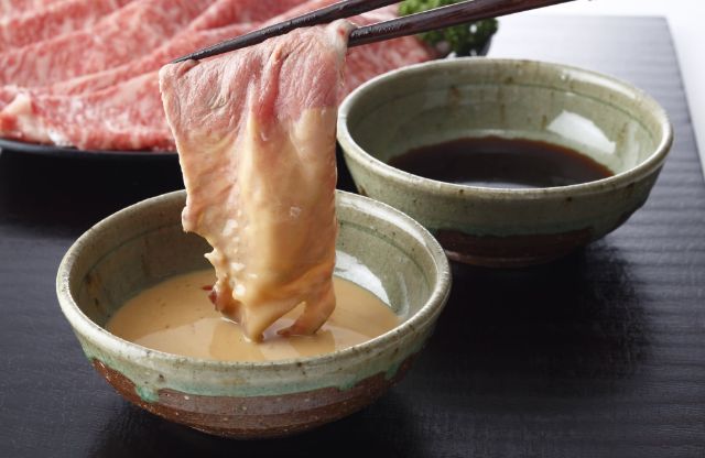 寿喜烧:如何制作,如何食用,以及在东京品尝的最佳地点
