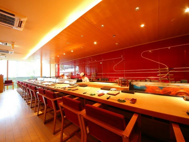 去一家高档、正宗的餐厅。大阪五家最好的寿司餐厅