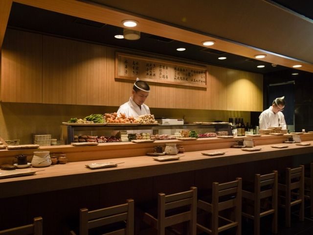 烤鸡肉串 a traditional 日本料理 casual food. 5 unique restaurants in Tokyo.