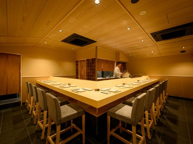 烤鸡肉串 a traditional 日本料理 casual food. 5 unique restaurants in Tokyo.