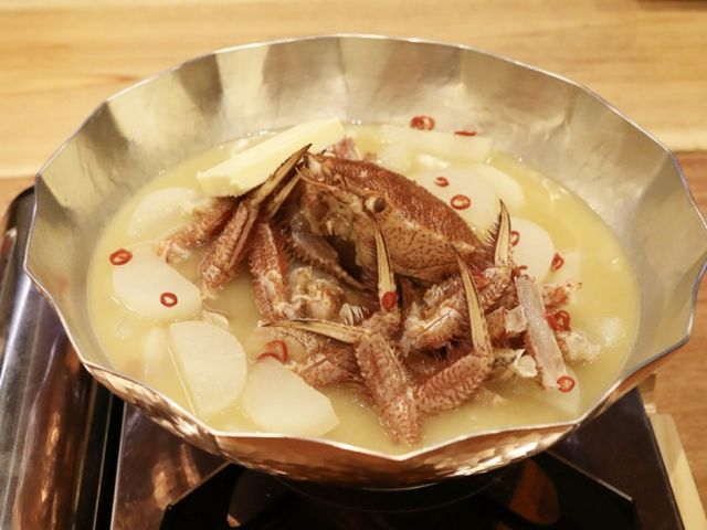 天妇罗和毛蟹火锅是这家餐厅的两大招牌菜。这是一家只有6个座位的城市隐秘之地。
