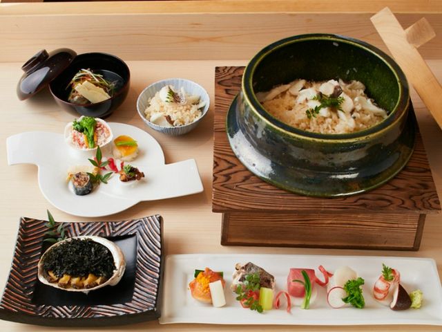 用你的所有感官品味四季。传统和创作料理 日本料理 幸福的美食。