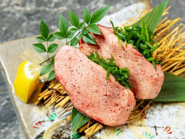 Professional pyro-technique grilling of Japanese beef. A wide selection of wine is also available