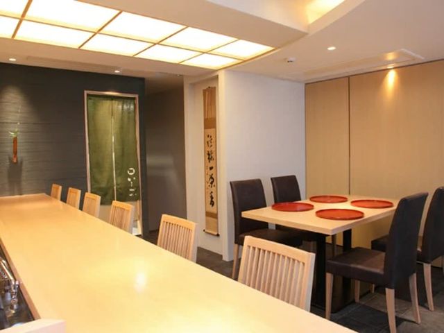 一个令人惊讶的和谐结合 - 在东京享受葡萄酒和日本料理的搭配!