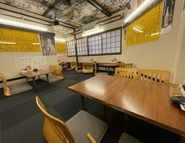 A casual izakaya where you can find four delicious elements: oysters, yakitori (grilled skewers), hot pot dishes, and sake.