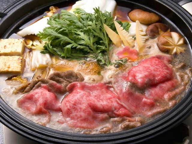 Savoring the flavor of Japanese black wagyu while enjoying the night view of Ginza.