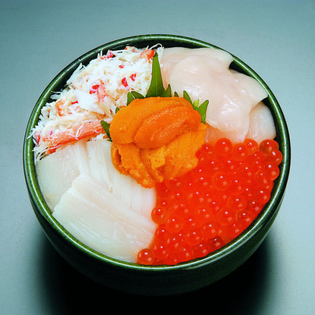 前往旅行時絕對要品嚐一次！豐盛的北海道海鮮丼