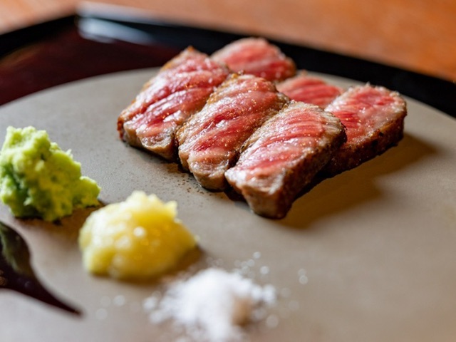 客人可以在柜台豪华地享用品牌牛肉!5家推荐的氛围极佳的餐厅 / 东京