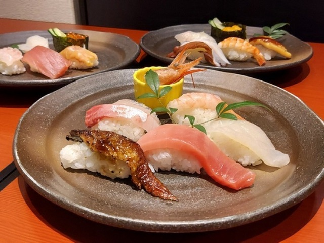 Japanese cuisine using local ingredients from Shiga and fish from Wakasa in a relaxed atmosphere