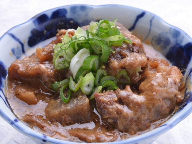 Taste the flavors of Osaka at a long-standing restaurant chain that was founded in 1916
