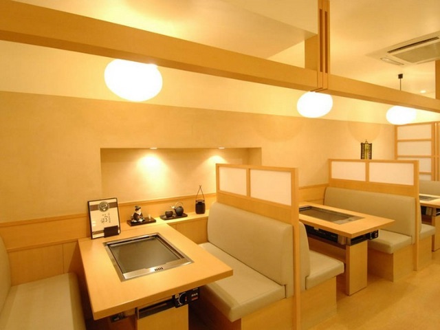 5家日本料理餐厅,客人想要在浅草这个受欢迎的旅游区访问,这里对日本料理和海外游客都很有吸引力 / 东京
