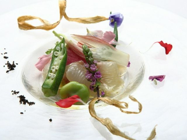 Enjoy French-Italian cuisine in a warm space with a Japanese motif.