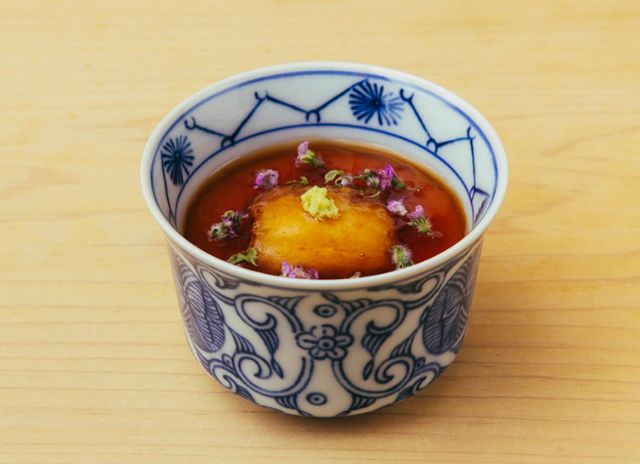 寿司 Yu Tsumugi 继承了米其林星级寿司 Yuu 的遗产,在六本木的原址上出现