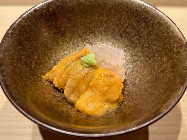 寿司 Yu Tsumugi 继承了米其林星级寿司 Yuu 的遗产,在六本木的原址上出现