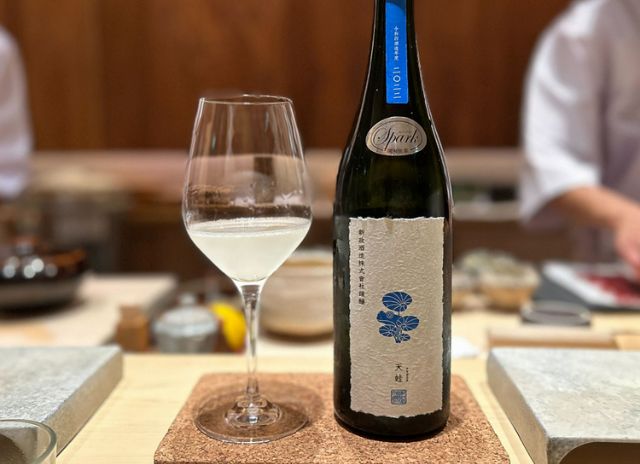 寿司 Yu Tsumugi 继承了米其林星级寿司 Yuu 的遗产,在六本木的原址上出现