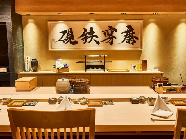 5家高于平均水平的寿司餐厅,客人可以在吧台座位享用寿司。非常适合约会和宴会 / 东京