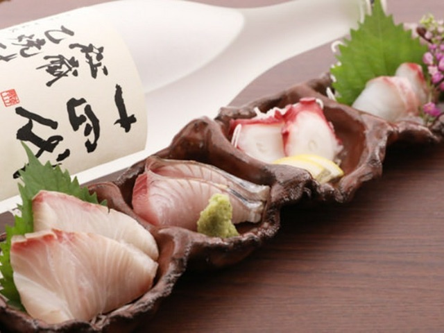 一个可以自由享受丰富多样菜单的小型居酒屋