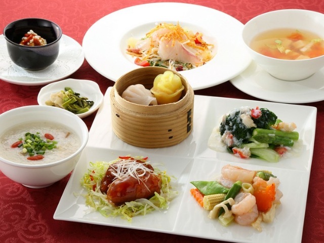 享受上海料理,配以新鲜的海鲜料理和时令食材