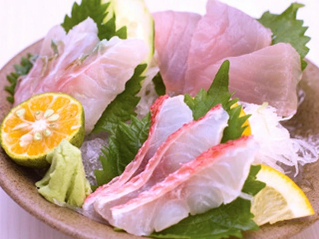 Grandma's home cooking and live folk songs. Enjoy a night unique to Okinawa!