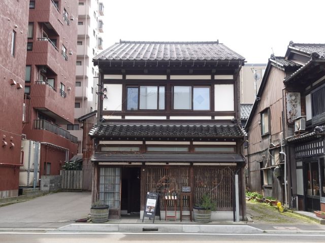 11:30 am: 在"A la ferme de Shinjiro"吃午饭