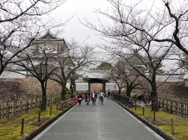 [Day 2] 在保留古老城镇风貌的金泽享受两天美食之旅