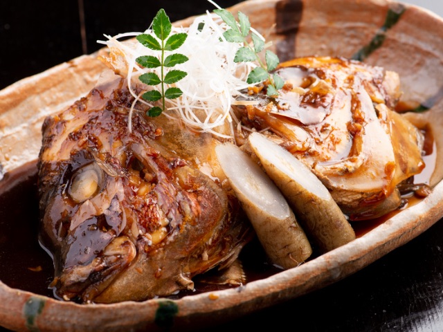 一家日本料理餐厅,您可以在这里享用精选食材和来自日本各地的清酒