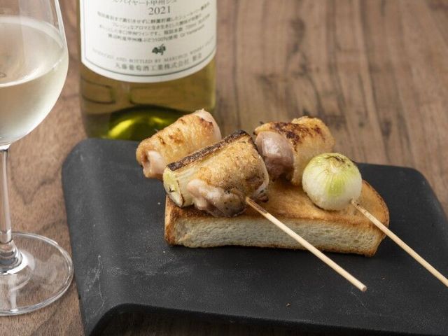 Indulge in premium yakitori paired with a selection of fine wine and whiskey, all-you-can-eat style.