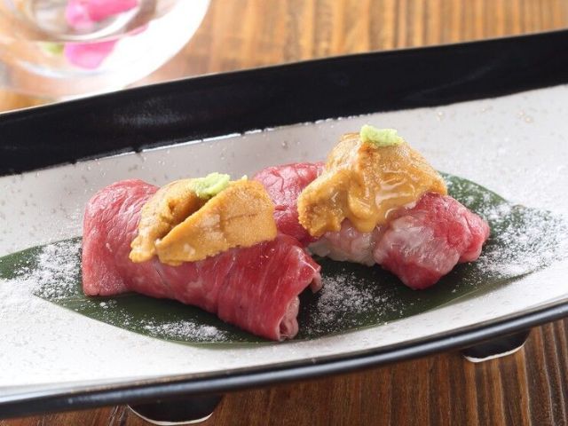 烤鸡肉串 、和牛、寿司 和清酒! 大阪必打卡的美食天堂