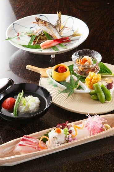 Enjoy a luxurious time with kaiseki cuisine and soft-shelled turtle dishes