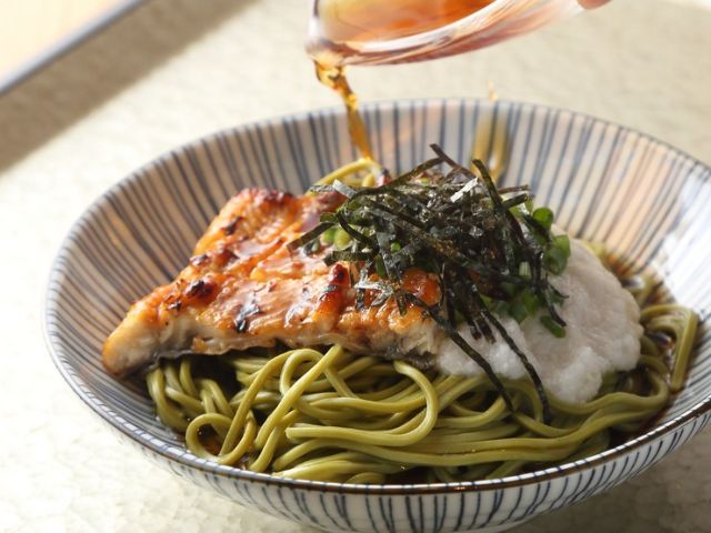 可以体验到讲究的鳗鱼和日本酒、日本饮食文化的大阪城前的鳗鱼店