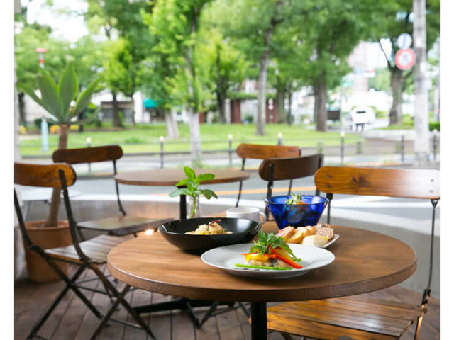 2.Casual American restaurant BB'S