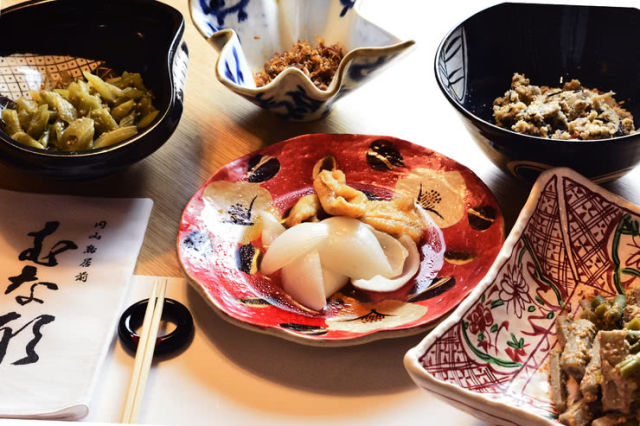 Great Food Options After Visiting Famous Cherry Blossom Viewing Locations in Sapporo and Hakodate