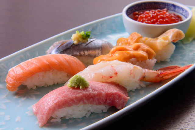 漫步在小樽站和運河旁♪來場小樽美食約會吧！我們將為您介紹能夠盡情享用小樽美食的午餐和晚餐