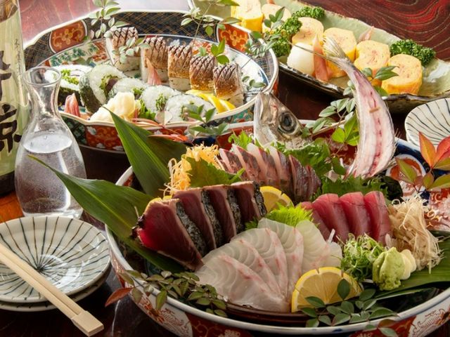 以高知的時令美食為佐料，享受舒適的微醺時光