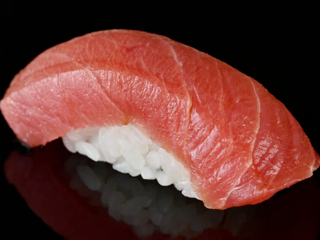 Exquisite Edomae sushi made with seasonal ingredients, infused with the skills and spirit inherited from a renowned restaurant