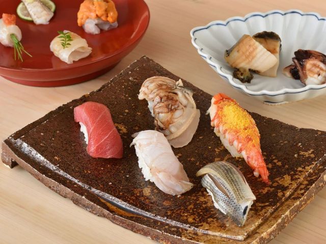 和舌頭挑剔的朋友一起出門時想去的，與眾不同的壽司名店5選｜東京