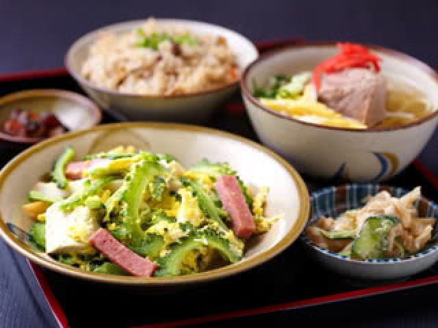 造訪沖繩時絕對非吃不可在沖繩縣那霸・名護盡情品嚐沖繩麵!!