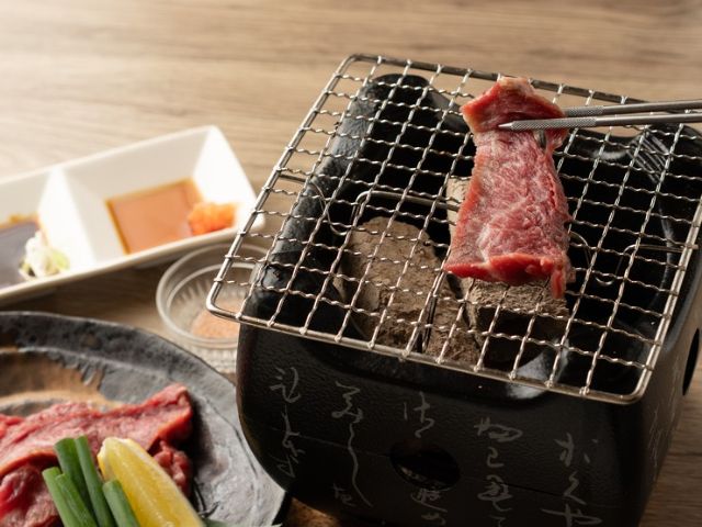 1. 炭烤牛舌、割烹壽司和天婦羅——丹貝