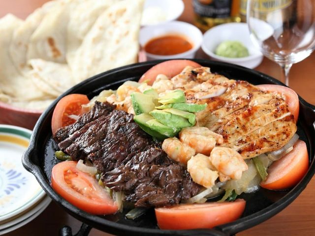 A restaurant where you can enjoy authentic Mexican cuisine with over 30 years of history