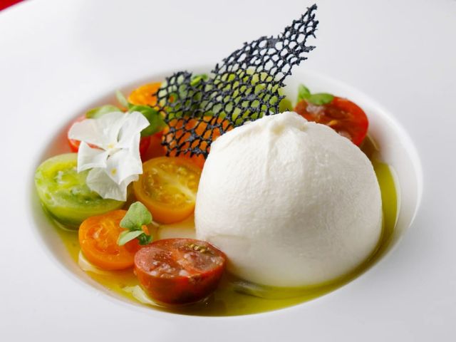 在講究的空間中提供的國際創意料理