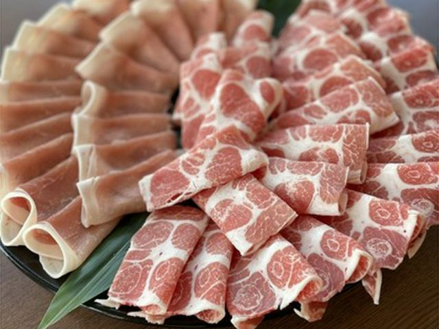 Dishes made with Okinawan pork and fresh seafood, served with Awamori