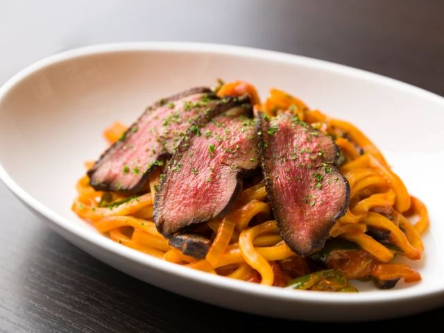 在傳統中加入創新的香料。與新的鄉土料理相遇