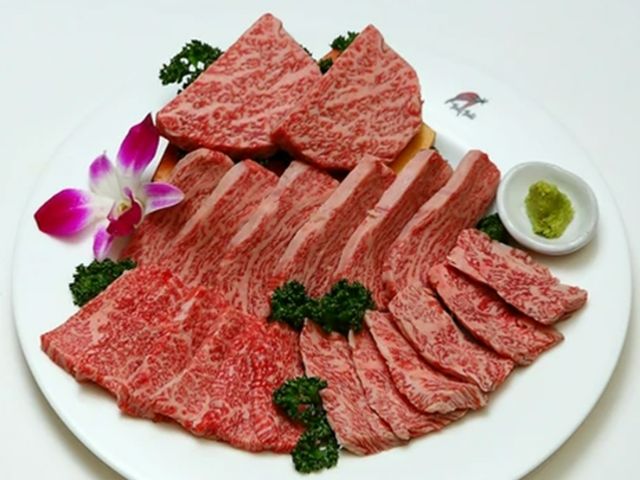 堅持手工切割的自豪仙台牛。盡情享受其魅力的燒肉