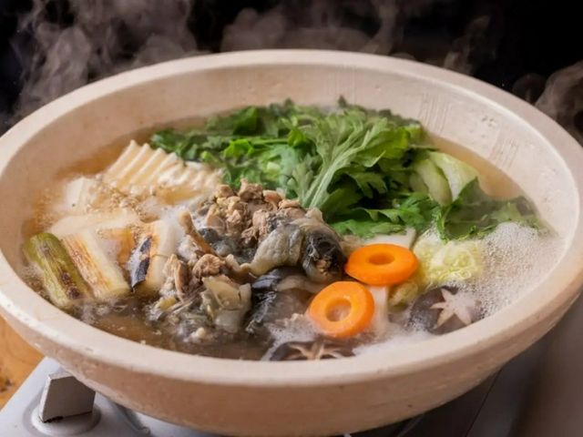 创立于昭和49年的老字号,享受甲鱼料理和名酒的时光