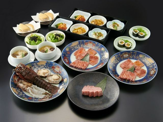 A luxurious traditional yakiniku restaurant perfect for special occasions