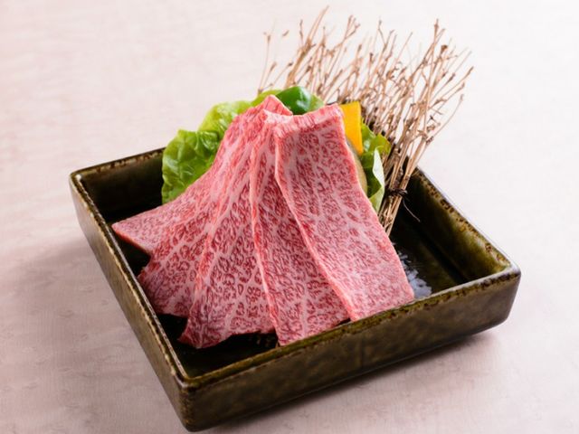 以確實的眼光嚴選的和牛和自豪的原創醬料