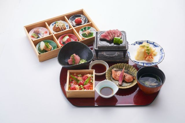 Maguro Kadan "Special Small Plates and Bara Chirashi with Hon Maguro & Wagyu Ishiyaki Set" - 8,500 JPY