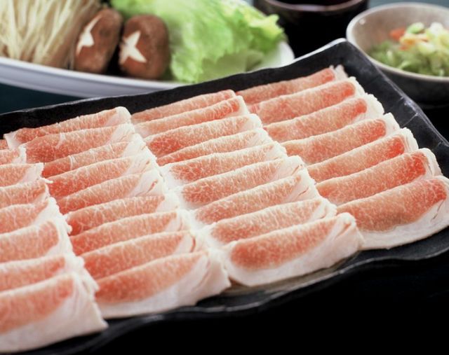 Enjoy the rare 'Kinka Pork' while gazing at the Tokyo Station building