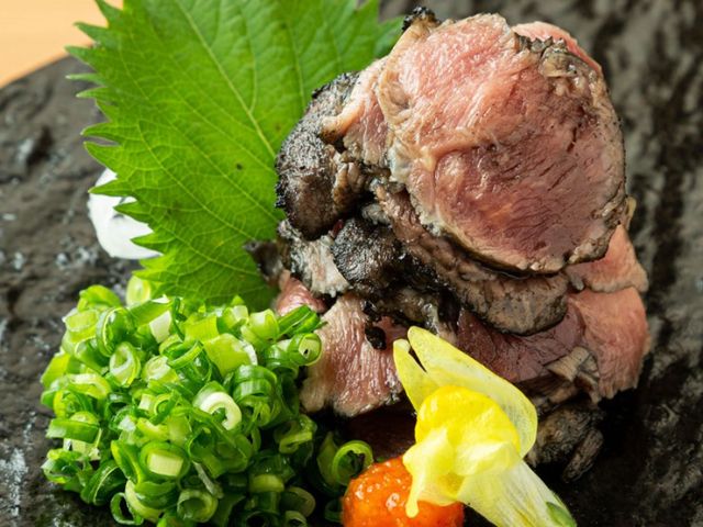 以不串燒的方式享用新鮮地雞的稀有部位