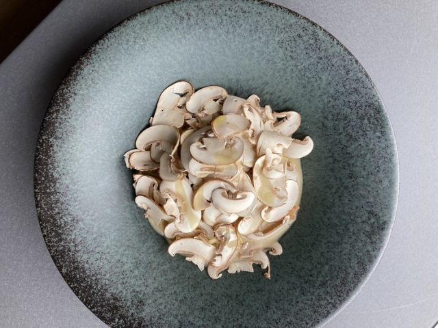 與銀座夜景一同享受，香檳與現代法式料理